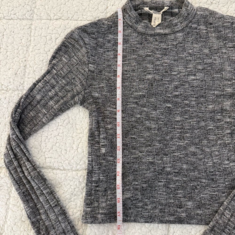 Urban Heritage Gray Ribbed Sweater - Picture 7 of 7